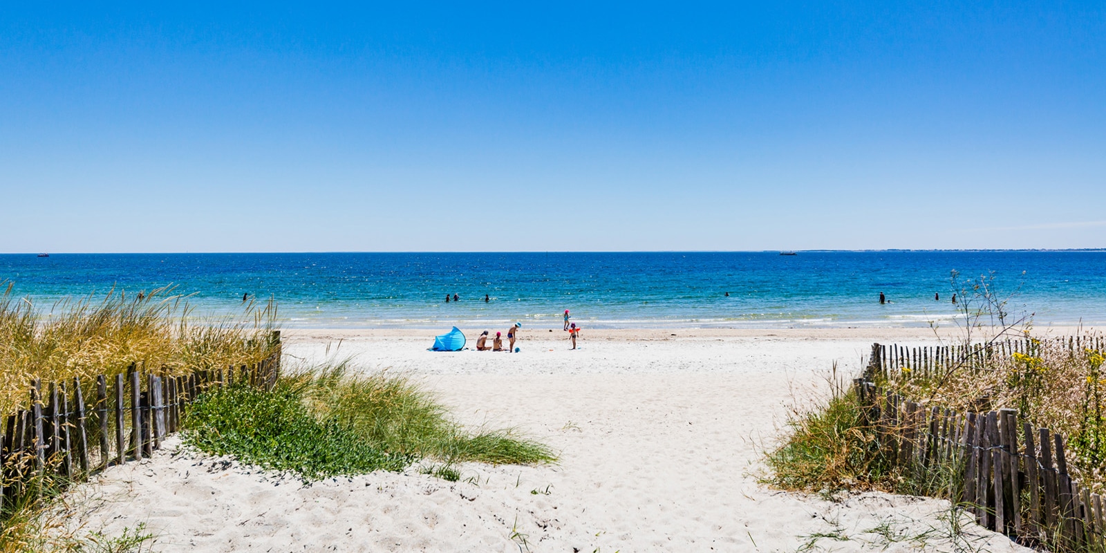 Sortie au bord de la mer en famille sur la Grande plage de Carnac